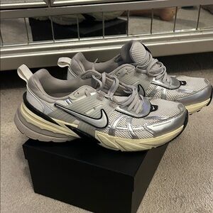 Nike Metallic Silver and Black Running Shoes